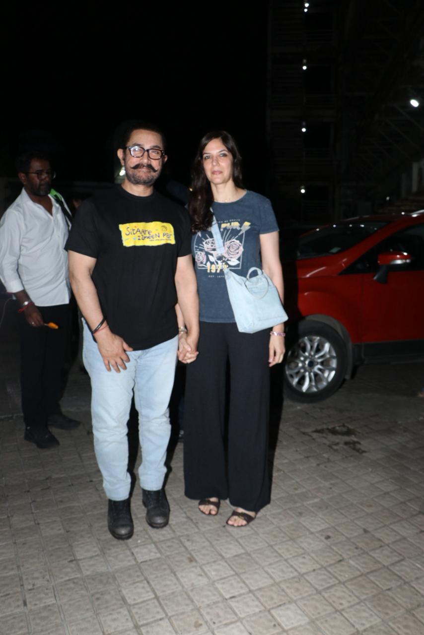 <p>Aamir Khan was papped with his girlfriend Gauri Spratt at an event to promote his film Sitaare Zameen Par which is currently running in cinemas.</p>